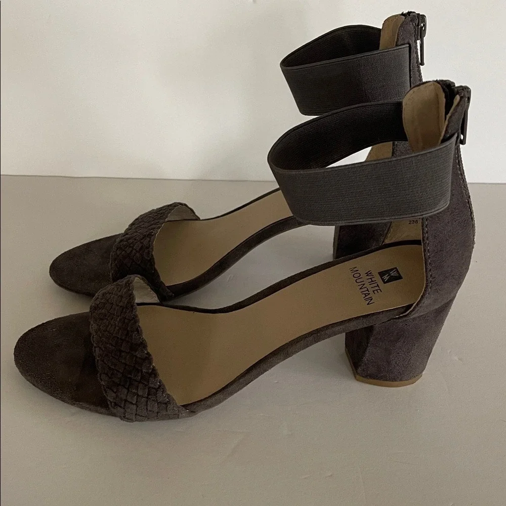 White Mountain Gray Faux Suede Block Heel Sandals‎ 7.5
